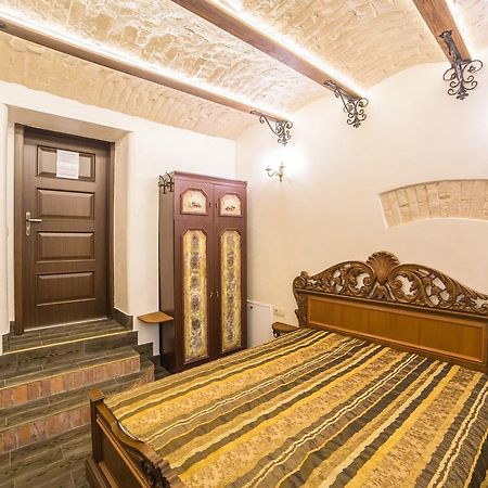 Apartments On Valova 16, On Market Square Львов Экстерьер фото