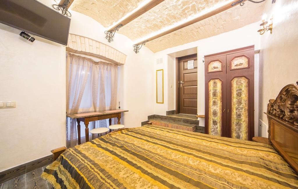 Apartments On Valova 16, On Market Square Львов Экстерьер фото